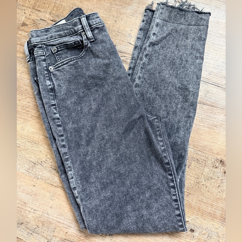 GAP 90’s inspired Women's Charcoal true Skinny sky high Jeans size 29